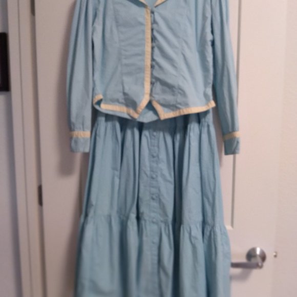 GIDDY UP in this Western w/sunflower accent outfit - Picture 7 of 8